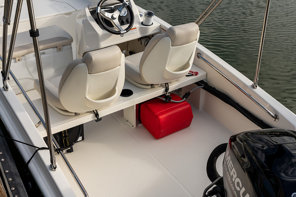 Boston Whaler 130 Super Sport фото 1.3
