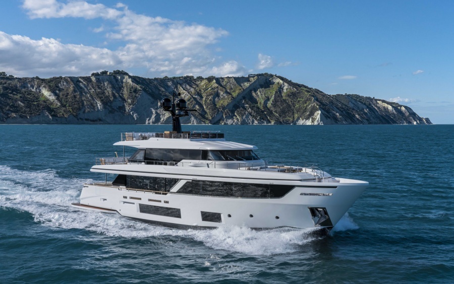 Custom Line Navetta 30: в гармонии с морем