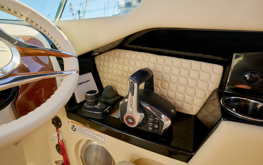 Chris-Craft Launch 31 GT - Доступен в Черногории фото 2.14