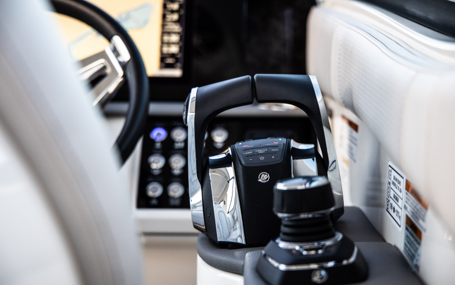 Sea Ray  Sundancer 320 Outboard фото 1.5