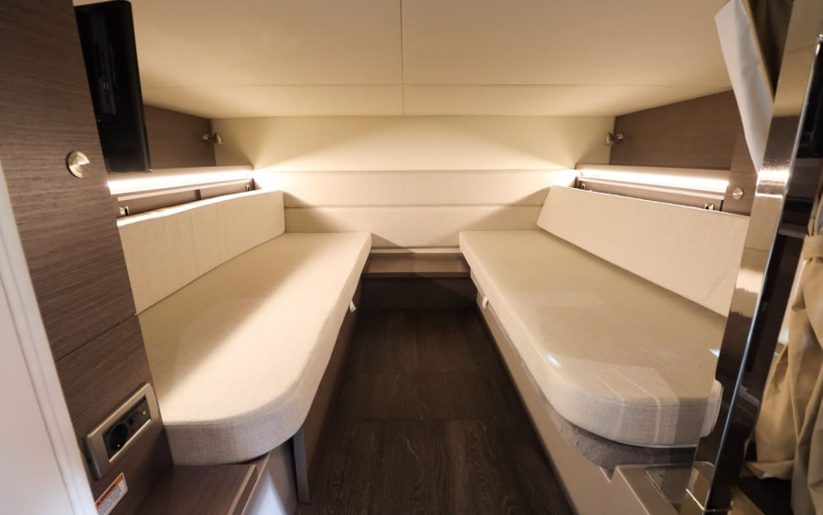 Sea Ray Sundancer 320 Coupe фото 1.9