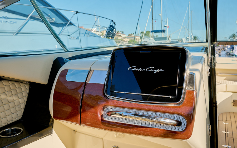 Chris-Craft Launch 31 GT - Доступен в Черногории фото 2.6