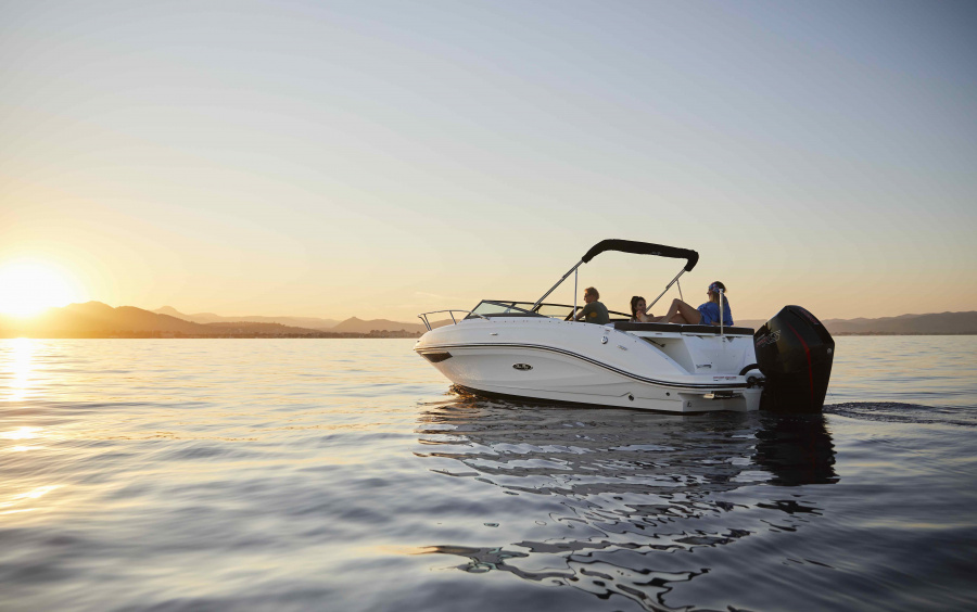 Sea Ray  230 SunSport OB фото 1.6