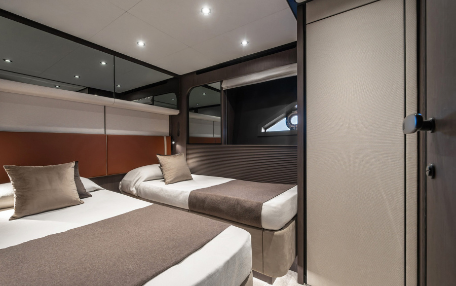 Ferretti Yachts 800 фото 2.12