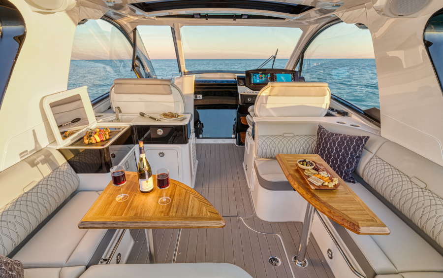 Sea Ray  SUNDANCER 370 фото 1.3