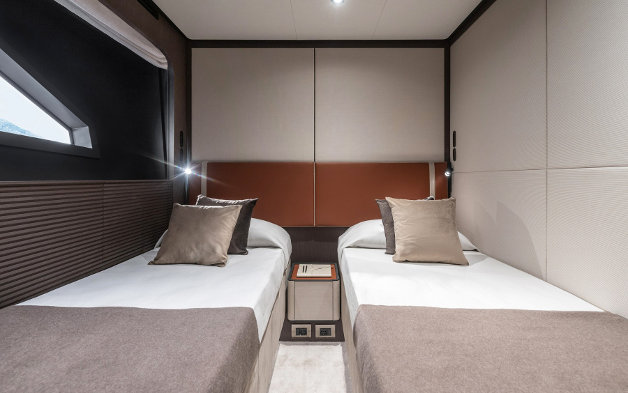 Ferretti Yachts 800 фото 2.14