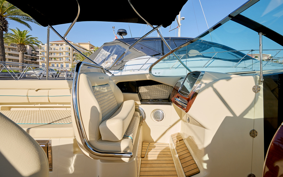 Chris-Craft Launch 31 GT - Доступен в Черногории фото 2.5