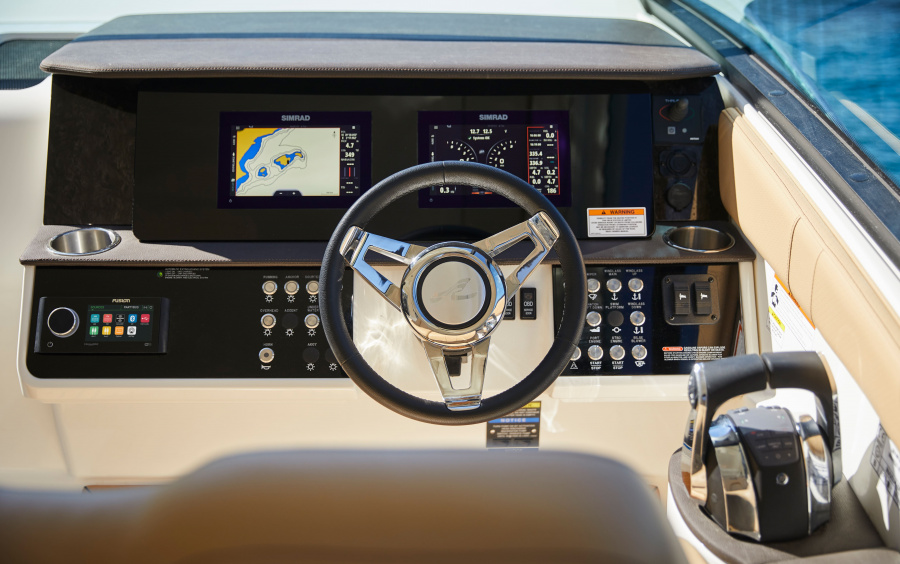Sea Ray  Sundancer 320 Coupe фото 1.7
