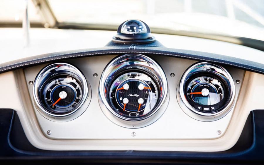 Sea Ray Sundancer 265 фото 2.8