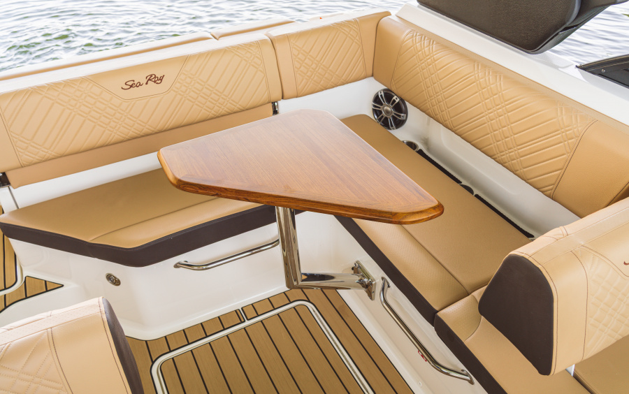 Sea Ray  230 SDX фото 1.6