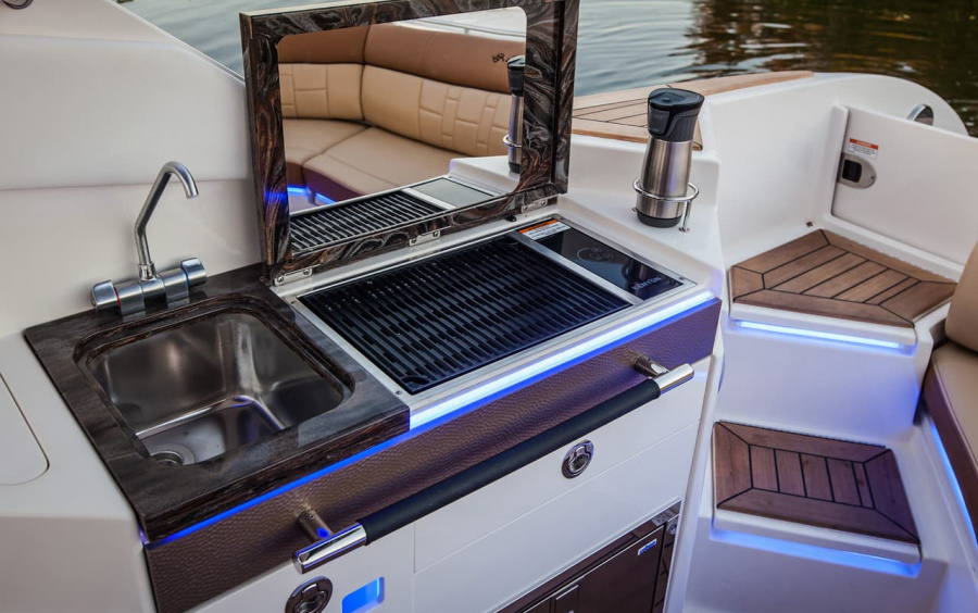 Sea Ray  SLX 350 фото 2.3